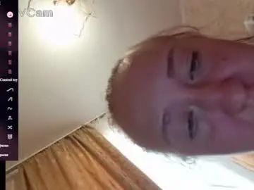 Chaturbate Live Sex Cam of curvywild_lady30