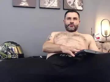 Chaturbate Live Sex Cam of jonas_beard1
