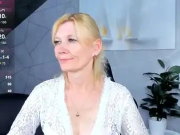 Chaturbate Nude Webcam of julie_lucasss