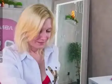 Chaturbate Adult Video Chat of julie_lucasss