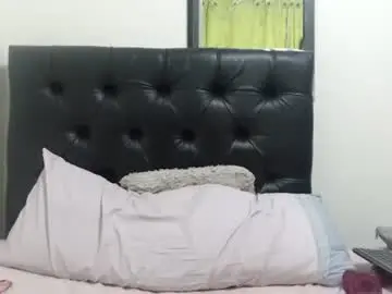 Chaturbate Live Sex Cam of kryystaladams
