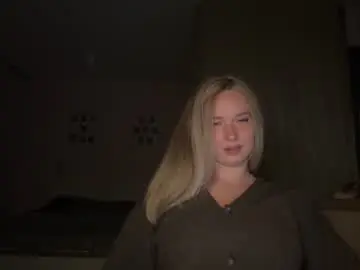 Chaturbate Live Sex Cam of moonlit_kiss_