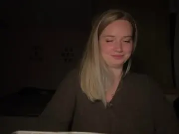 Chaturbate Live Sex Cam of moonlit_kiss_