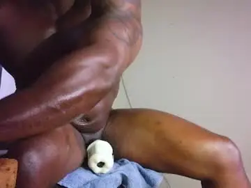Chaturbate Live Porn of mrbrown_strong