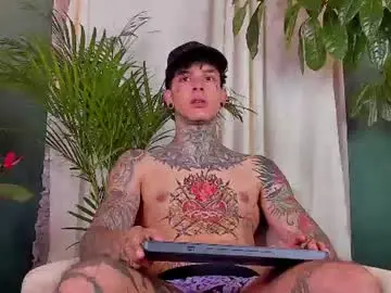 Chaturbate Live Sex Cam of aron_ford