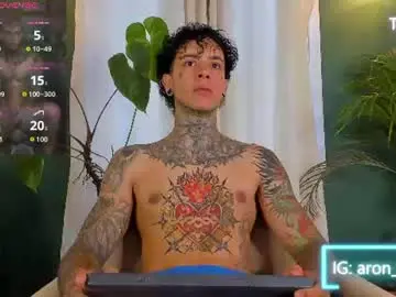 Chaturbate Live Sex Cam of aron_ford