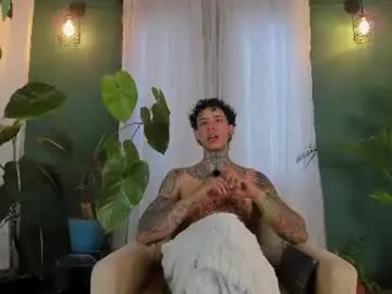 Chaturbate Live Sex Cam of aron_ford