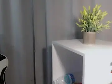Chaturbate Live Sex Cam of juny_lanyy