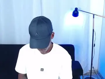 Chaturbate Live Sex of alexaandro18