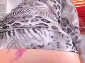 Chaturbate Live Sex Cam of lucy_milf_68