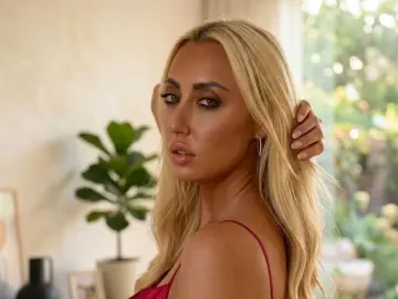 Imlive Free Porn Cam of AntoniaMoon_