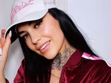 Imlive Free Porn Cam of HottyNicole