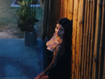 Imlive Nude Webcam of emili_adams