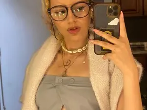 Myfreecams Live Porn of Sophiee_Turner