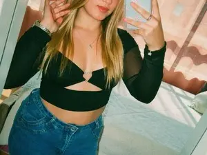 Myfreecams Adult Video Chat of Ema_tayy