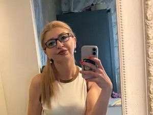 Myfreecams Sex Chat of AuraMilff