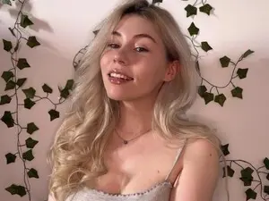 Myfreecams Private Sex Chat of Cherry_Iwe