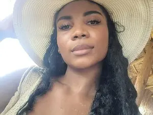 Myfreecams Free Live Porn of Miss_Benz