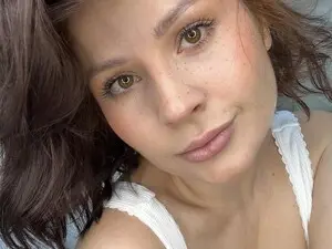 Myfreecams Watch Live Sex Cams of MedeaAllure