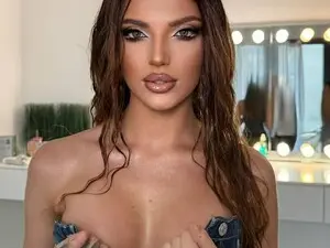 Myfreecams Free Porn Cam of SweetLaraXO