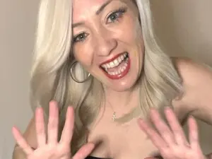 Myfreecams Live Sex Cam of HotBlondeSlut