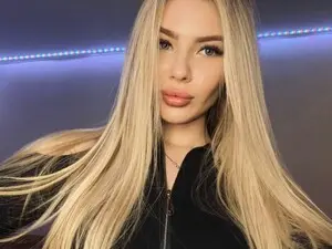 Myfreecams Watch Live Sex Cams of Lorenzia