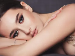 Myfreecams Live Sex Cam of AnnieKarrera1