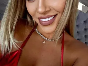 Myfreecams Sex Cam of Lorehottie
