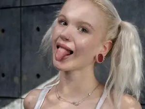 Myfreecams Live Sex Cam of Mia_Liquid