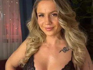Myfreecams Watch Live Sex Cams of AdelineCarter