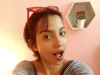 Streamate Nude Webcam of Yara_Blair