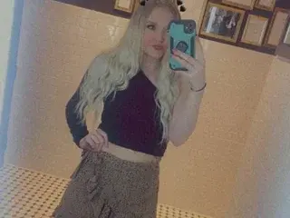 Streamate Sex Chat of HotHousewifeHolly