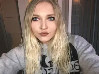 Streamate Watch Live Sex Cams of HotHousewifeHolly