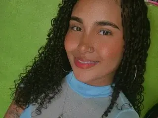 Streamate Live Sex Cam of Maria33hot