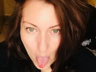 Streamate Free Porn Cam of Curvygirllouisa