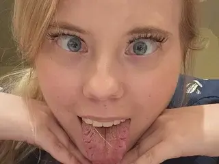 Streamate Watch Live Sex Cams of YourBelle