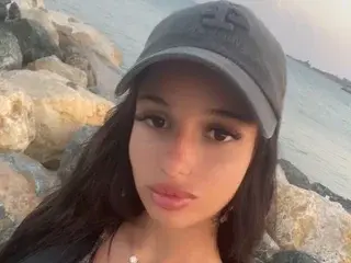 Streamate Live Sex of IzzyDesire