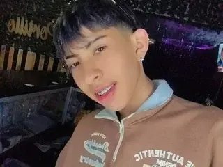 Streamate Watch Live Sex Cams of Tommy_Foxx