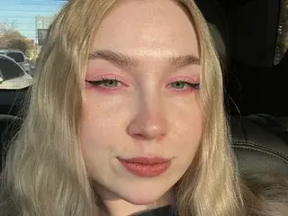 Streamate Nude Webcam of Lily_Flower69