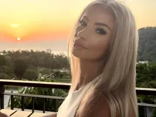 Streamate Nude Webcam of MarillynnMoon
