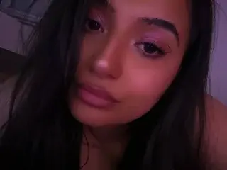 Streamate Free Live Porn of KiraMoonX