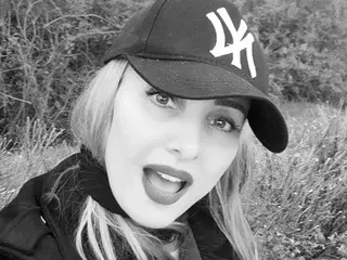 Streamate Nude Webcam of Zelie108