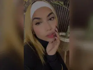 Streamate Live Porn of AnnieAdaams