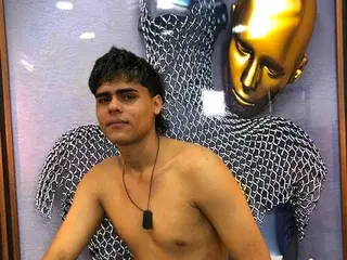 Streamate Nude Webcam of DamianFrostt
