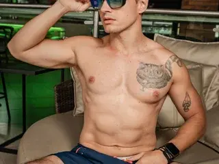Streamate Nude Webcam of JUSTIN_VALVERDE