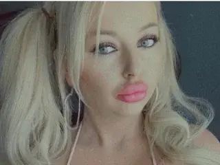Streamate Nude Webcam of HotBlondeLilly_xo