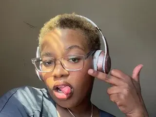 Streamate Live Sex Cam of MilfArie22