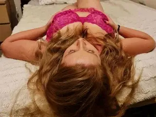 Streamate Free Porn Cam of 32hbusty