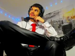 Streamate Adult Webcam of BRAYHAMBROWN