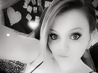 Streamate Live Sex Cam of Honey_Chambers